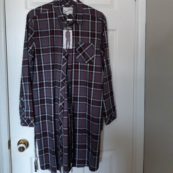 Beautiful never been worn shirt dress - Picture 2 of 4